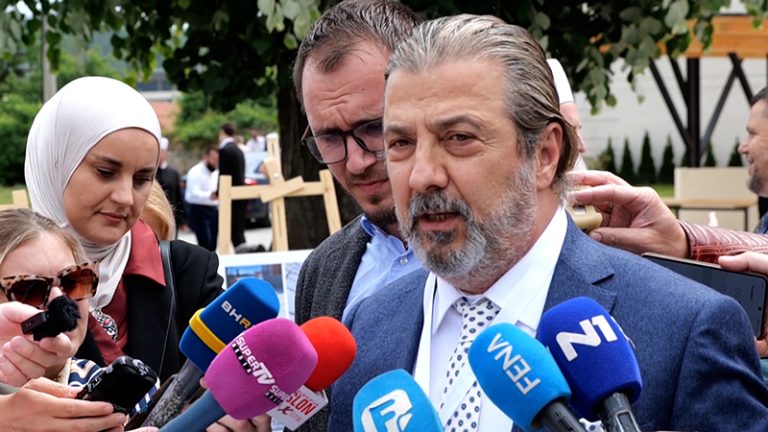 Z Rashid R Behram Svečano otvorena Behram-begova džamija u Tuzli – Super TV